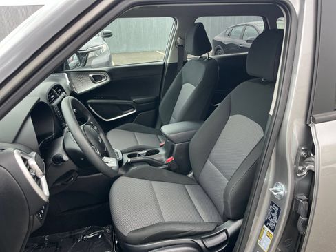 Used 2025 Kia Soul LX w/ LX Technology Package FWD image 34