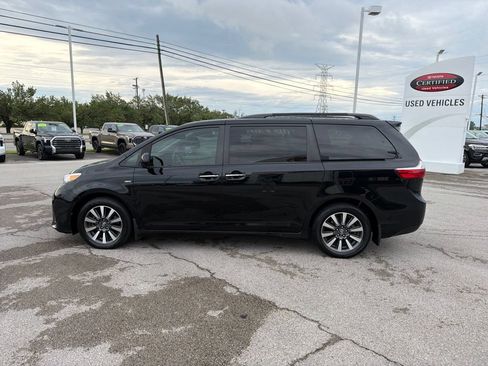 Used 2019 Toyota Sienna XLE w/ XLE Navigation Package AWD/4WD image 6