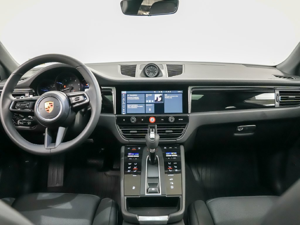 Used 2026 Porsche Macan AWD/4WD image 21