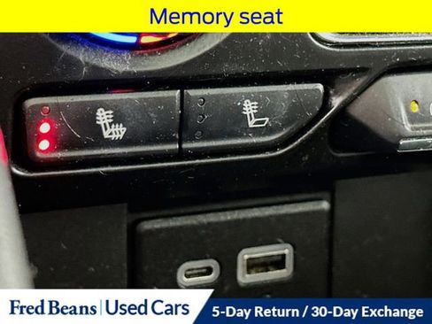 Used 2022 Chevrolet Suburban Z71 image 27