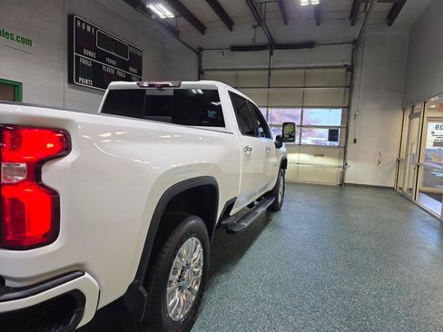 Used 2021 Chevrolet Silverado 3500 High Country w/ Z71 Off-Road Package AWD/4WD image 7