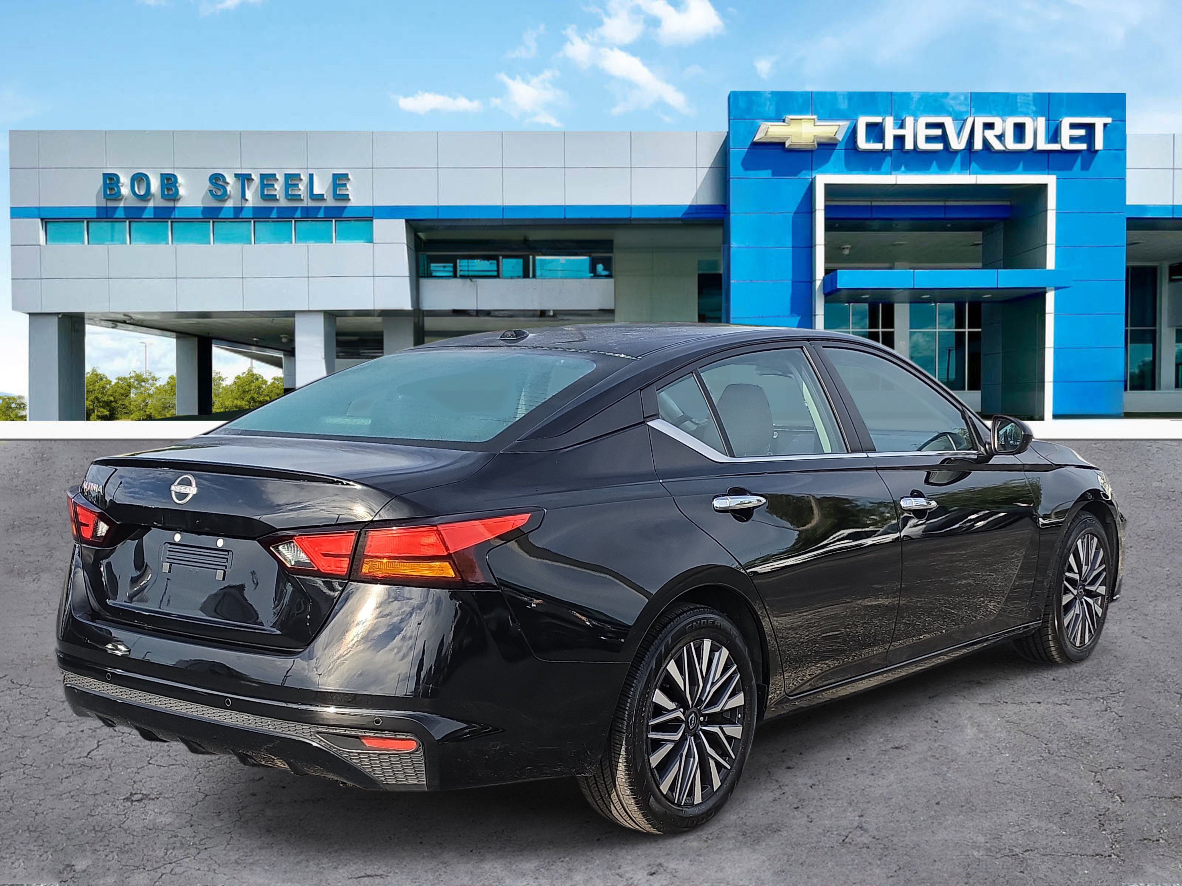 Used 2025 Nissan Altima 2.5 SV FWD image 4