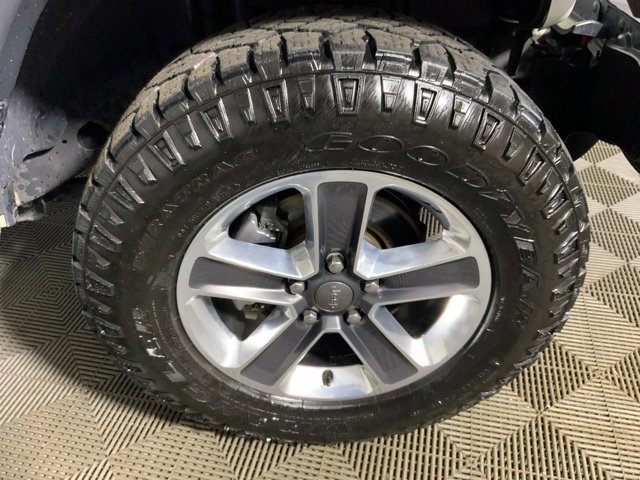 Used 2019 Jeep Wrangler Unlimited Sahara w/ Cold Weather Group AWD/4WD image 13