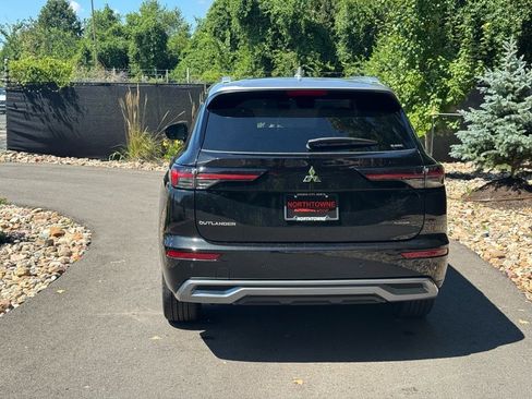 New 2025 Mitsubishi Outlander AWD image 4