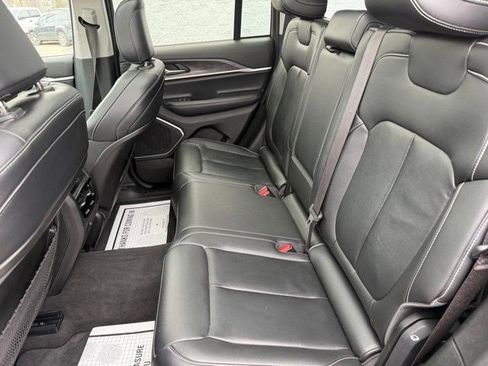 Used 2022 Jeep Grand Cherokee Limited AWD/4WD image 16