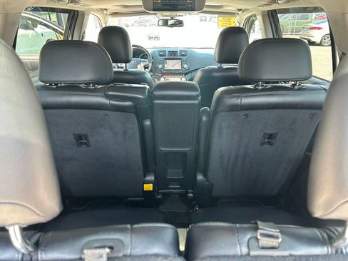 Used 2012 Toyota Highlander Limited w/ Tow Pkg AWD/4WD image 27