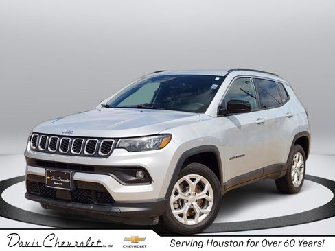 Used 2024 Jeep Compass Latitude AWD/4WD image 1