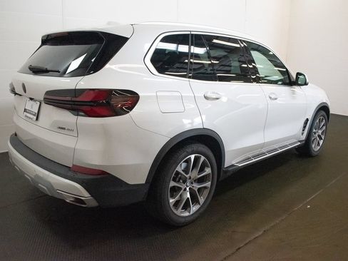 Used 2024 BMW X5 xDrive40i w/ Premium Package AWD/4WD image 4