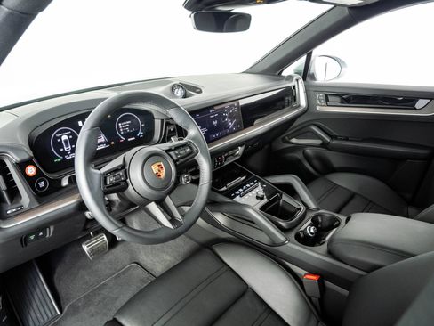 Certified 2026 Porsche Cayenne S AWD/4WD image 4