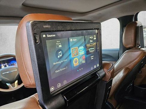 Used 2018 Chrysler Pacifica Limited w/ Tire & Wheel Group image 20