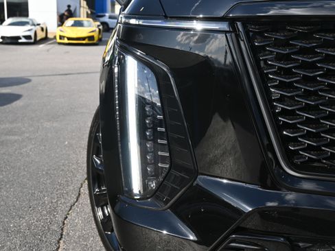 Used 2025 Cadillac Escalade V image 34