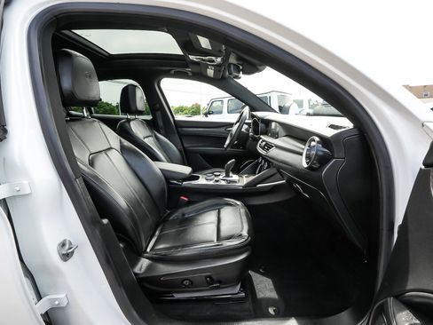 Used 2023 Alfa Romeo Stelvio Ti AWD/4WD image 42