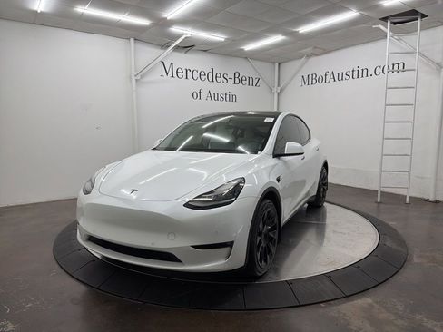 Used 2021 Tesla Model Y Long Range AWD/4WD image 3