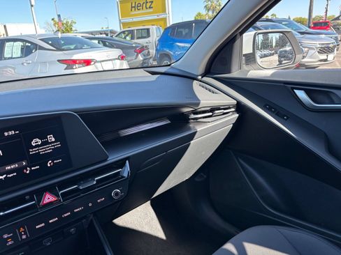 Used 2026 Kia Niro LX FWD image 33