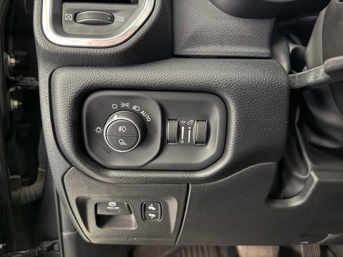 Used 2022 RAM 1500 Laramie AWD/4WD image 8