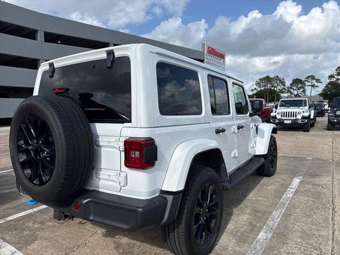 Used 2022 Jeep Wrangler Unlimited Sahara image 9