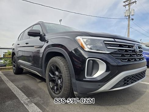 Used 2024 Volkswagen Atlas Peak Edition SE image 10