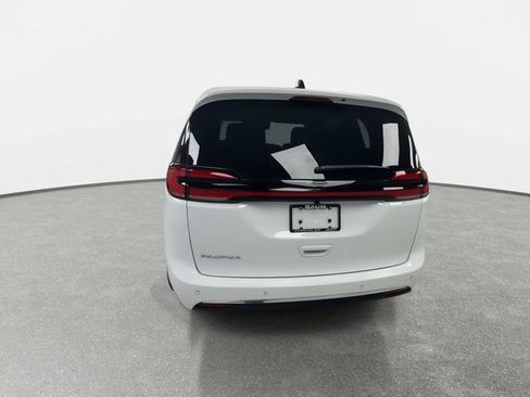 New 2026 Chrysler Pacifica Select FWD image 8