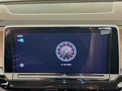 Used 2025 Volkswagen Atlas SE image 19