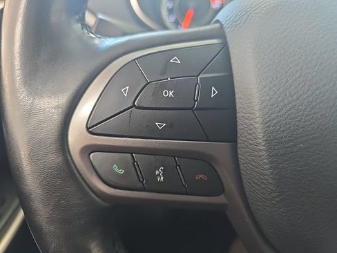 Used 2019 Jeep Cherokee Limited AWD/4WD image 19