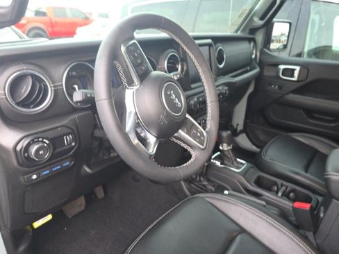 Used 2023 Jeep Wrangler Unlimited Sahara AWD/4WD image 18