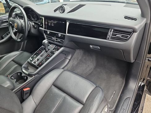 Used 2024 Porsche Macan AWD/4WD image 17