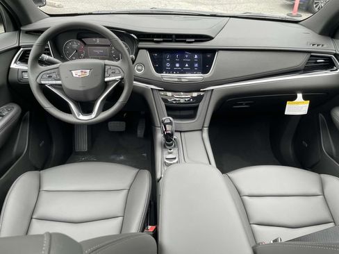 New 2025 Cadillac XT6 Luxury image 16