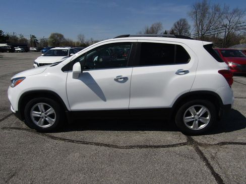Used 2019 Chevrolet Trax LT w/ LT Convenience Package FWD image 4
