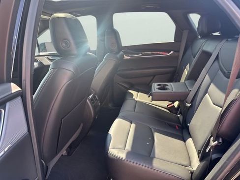 Used 2022 Cadillac XT5 Premium Luxury w/ Technology Package AWD/4WD image 34