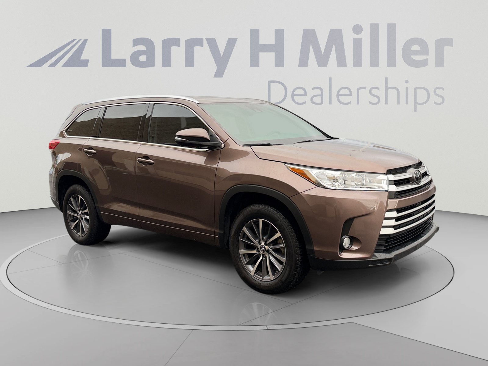 Used 2018 Toyota Highlander XLE w/ Carpet Mat Package (TMS) FWD image 7