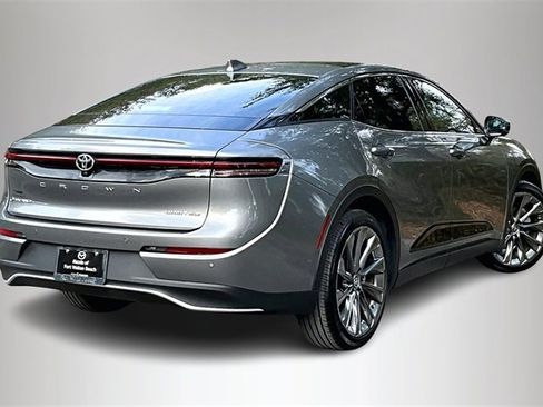 Used 2024 Toyota Crown image 5
