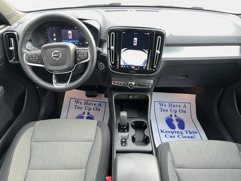 Used 2024 Volvo XC40 B5 Core image 14