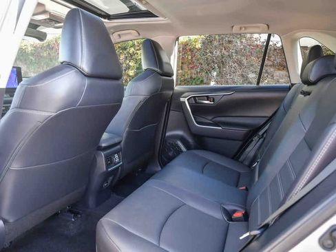 Used 2023 Toyota RAV4 XLE Premium image 16