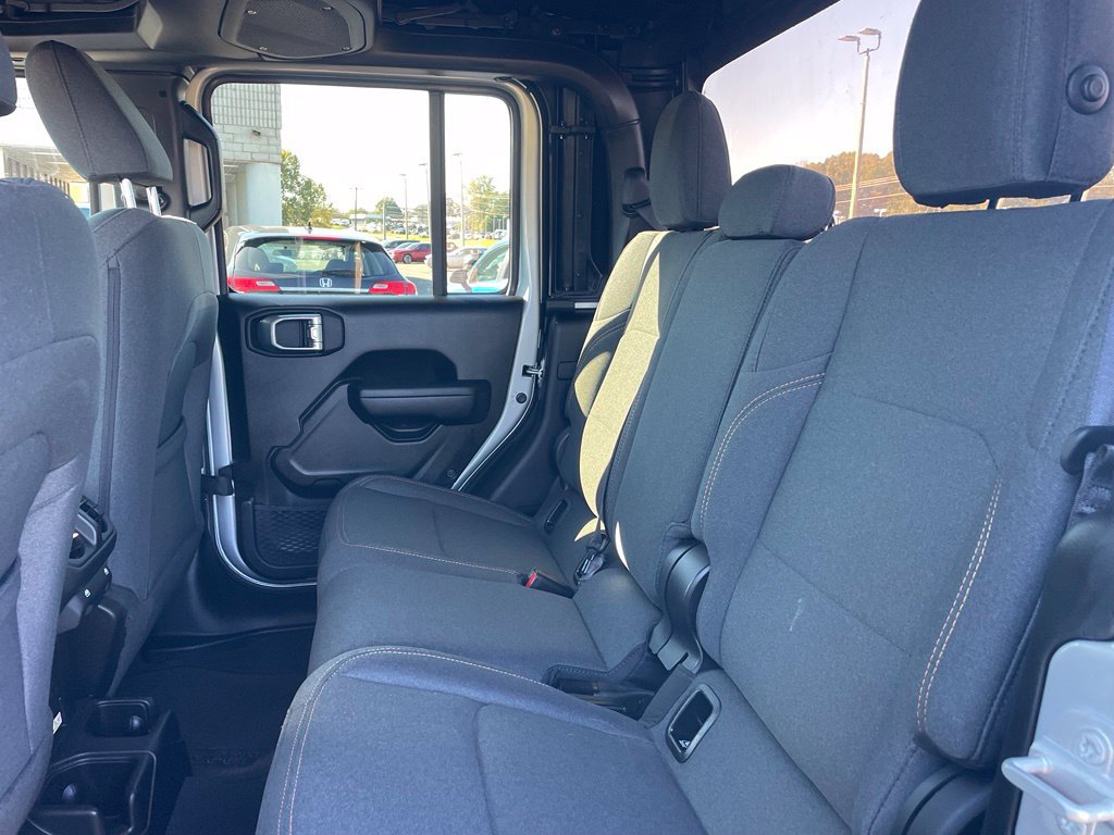 Used 2024 Jeep Gladiator Sport AWD/4WD image 9