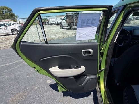 Used 2023 Hyundai Venue SEL FWD image 20