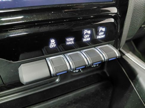 Used 2023 RAM 1500 Big Horn AWD/4WD image 35