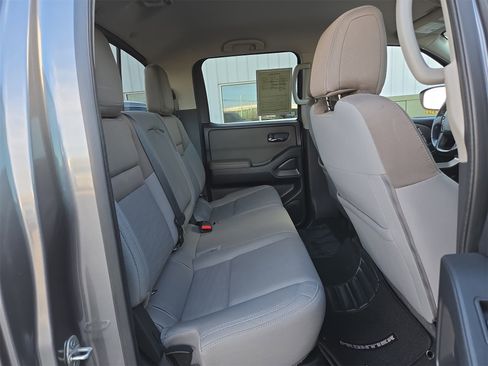 Used 2022 Nissan Frontier SV image 14
