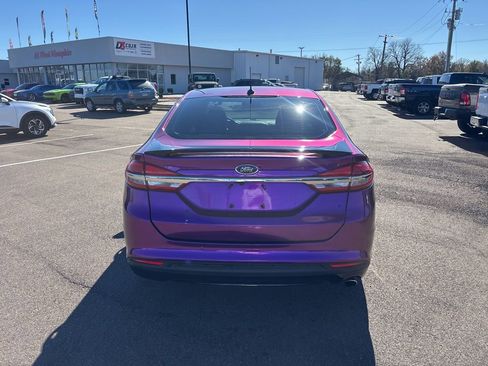 Used 2018 Ford Fusion SE w/ Equipment Group 201A image 4