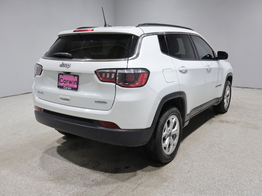 Used 2025 Jeep Compass Latitude AWD/4WD image 2