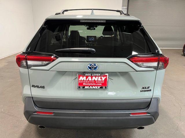 Used 2021 Toyota RAV4 XLE w/ Convenience Package AWD/4WD image 4