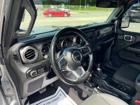 Used 2021 Jeep Wrangler Unlimited Sahara AWD/4WD image 11