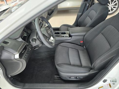 Used 2023 Nissan Altima 2.5 SV w/ SV Premium Package image 22