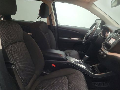 Used 2019 Dodge Journey SE FWD image 21