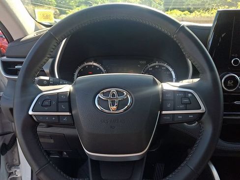 Used 2023 Toyota Highlander XLE AWD/4WD image 20