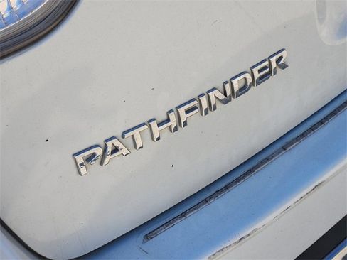 Used 2015 Nissan Pathfinder SV image 12