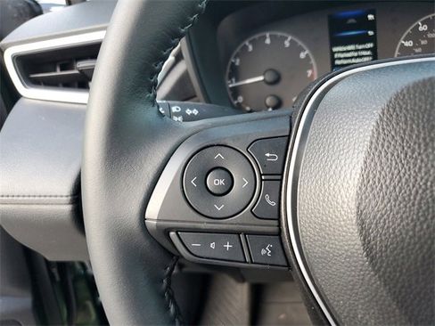 Used 2025 Toyota Corolla Cross LE image 19