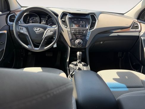 Used 2017 Hyundai Santa Fe SE FWD image 15