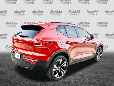 Used 2025 Volvo XC40 B5 Plus image 10