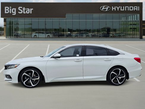 Used 2018 Honda Accord Sport image 2