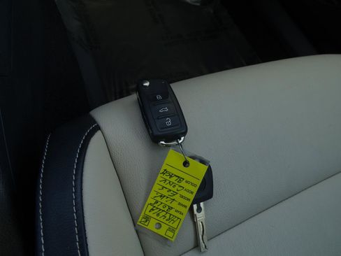 Used 2015 Volkswagen Eos Final Edition image 26